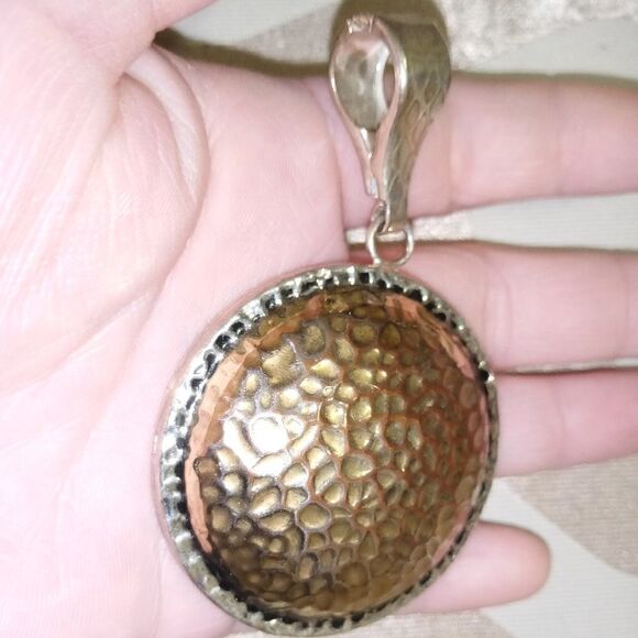 Large round Vintage copper and silver hammered pendant - Picture 2 of 6